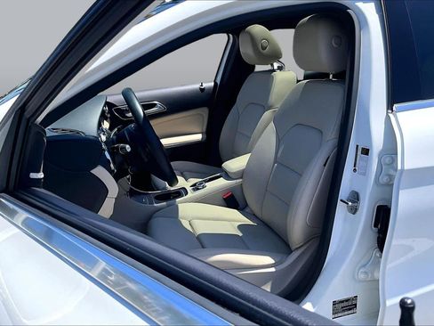 Used 2018 Mercedes-Benz GLA 250 4MATIC image 7