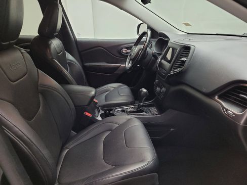 Used 2021 Jeep Cherokee Latitude Lux FWD image 21