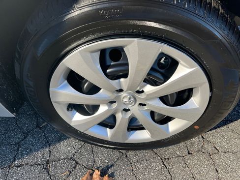 Used 2025 Toyota Corolla LE image 23