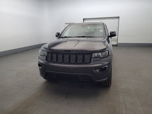 Used 2018 Jeep Grand Cherokee Altitude image 15