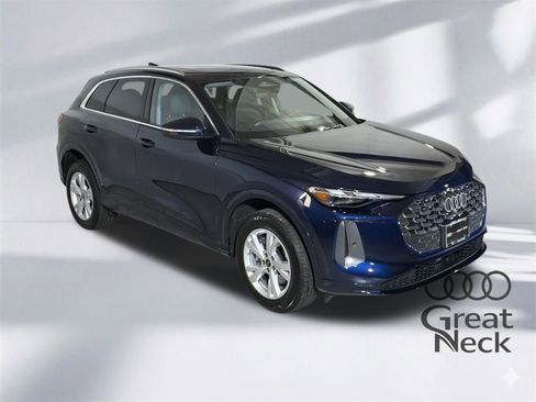 Certified 2025 Audi Q5 Premium w/ Convenience Package image 11