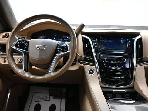 Used 2019 Cadillac Escalade Platinum AWD/4WD image 15
