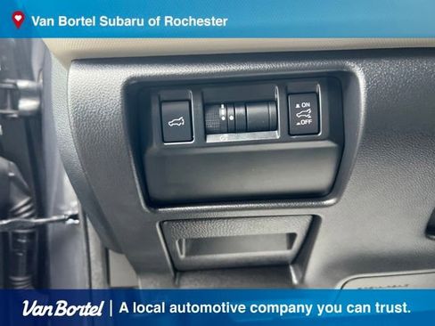 Used 2025 Subaru Forester Premium AWD/4WD image 16