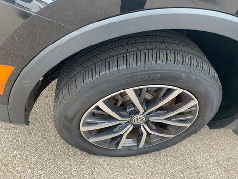 Used 2020 Volkswagen Tiguan SE w/ Panoramic Sunroof Package FWD image 33