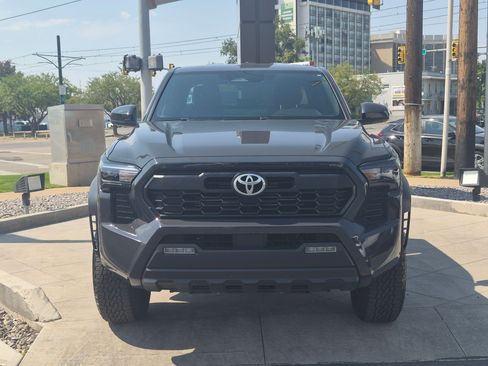 Used 2025 Toyota Tacoma TRD Off-Road AWD/4WD image 11