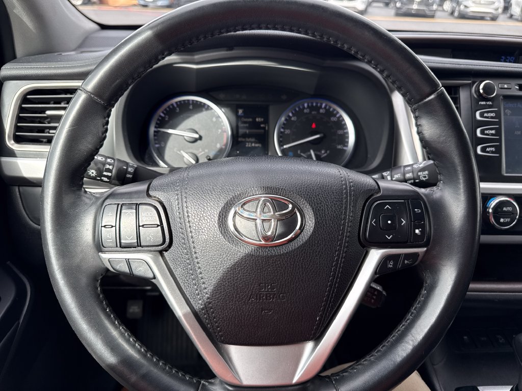 Used 2019 Toyota Highlander XLE AWD/4WD image 11