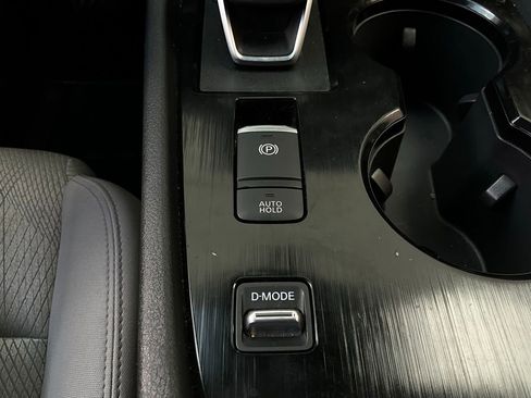 Used 2025 Nissan Rogue SV image 23