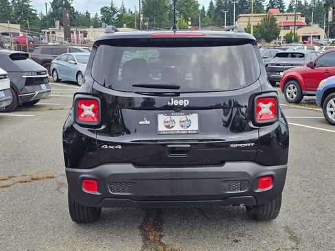 Used 2022 Jeep Renegade Sport w/ Sport Appearance Group AWD/4WD image 7