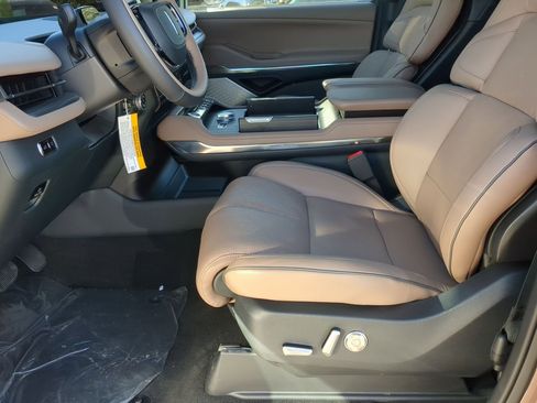 New 2025 Lincoln Navigator Black Label image 11