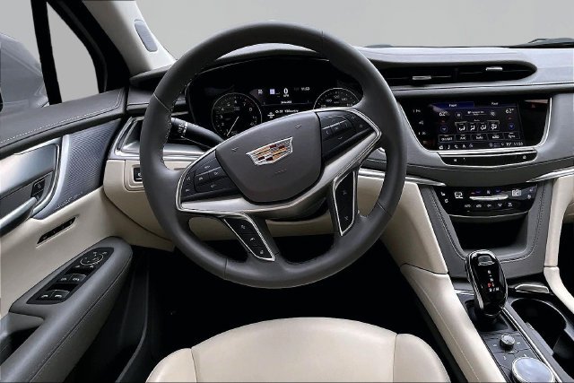 Used 2025 Cadillac XT5 Premium Luxury w/ Technology Package AWD/4WD image 5