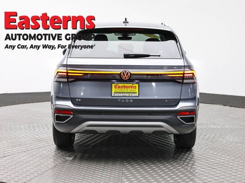 Used 2025 Volkswagen Taos SE AWD/4WD image 6