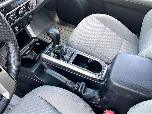 Used 2022 Toyota Tacoma SR5 w/ Technology Package AWD/4WD image 19