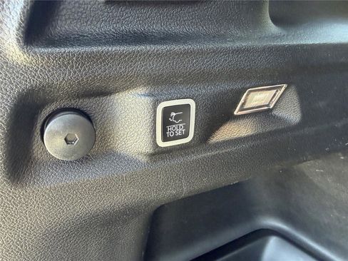 Used 2023 Jeep Grand Cherokee L Limited AWD/4WD image 23