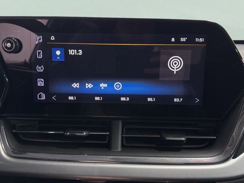 Used 2025 Chevrolet Trax LT w/ LT Convenience Package image 21