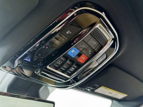 Used 2022 Jeep Grand Cherokee Summit w/ Advanced Protech Group IV AWD/4WD image 34