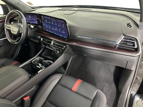 Used 2026 Chevrolet Traverse RS w/ LPO, Floor Liner Package AWD/4WD image 38