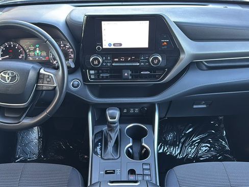 Used 2024 Toyota Highlander LE image 9