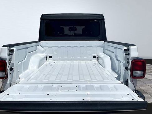 Used 2022 Jeep Gladiator Sport AWD/4WD image 8