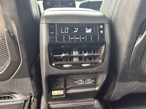 Used 2024 Jeep Grand Cherokee L Altitude AWD/4WD image 16