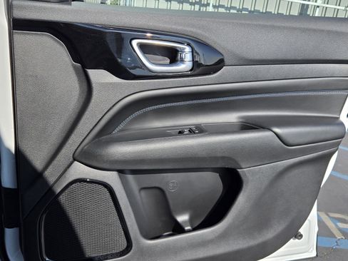 Used 2026 Jeep Compass Latitude image 35