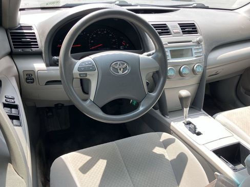 Used 2009 Toyota Camry LE FWD image 12