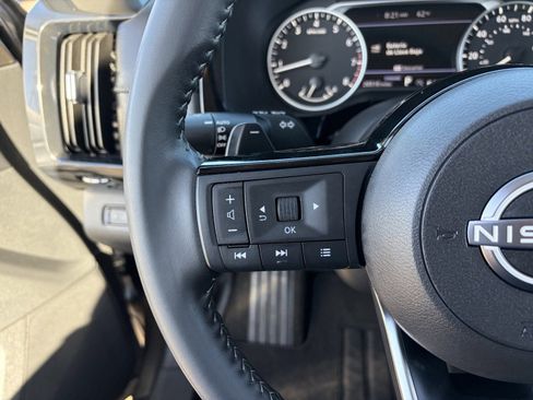 Used 2023 Nissan Pathfinder SV image 25