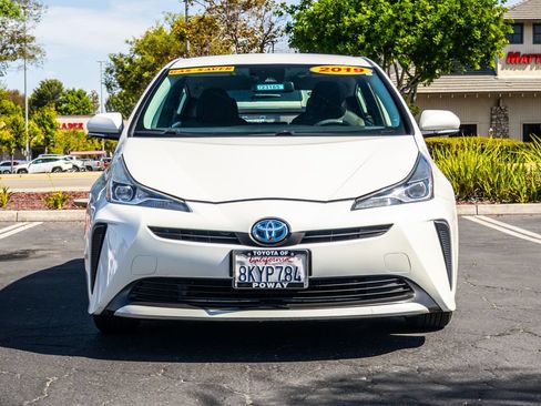Used 2019 Toyota Prius L Eco w/ Carpet Mat Package FWD image 2
