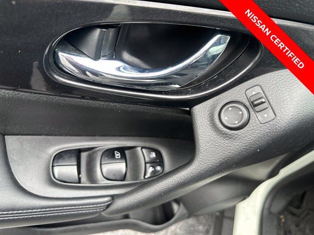 Certified 2017 Nissan Rogue SV AWD/4WD image 16