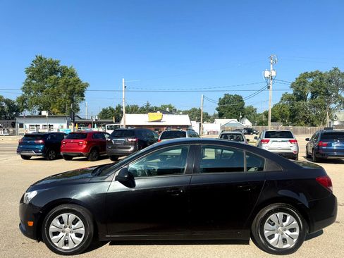 Used 2013 Chevrolet Cruze LS image 2