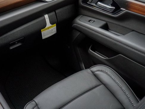 New 2026 GMC Yukon XL Denali w/ Denali Reserve Package image 25