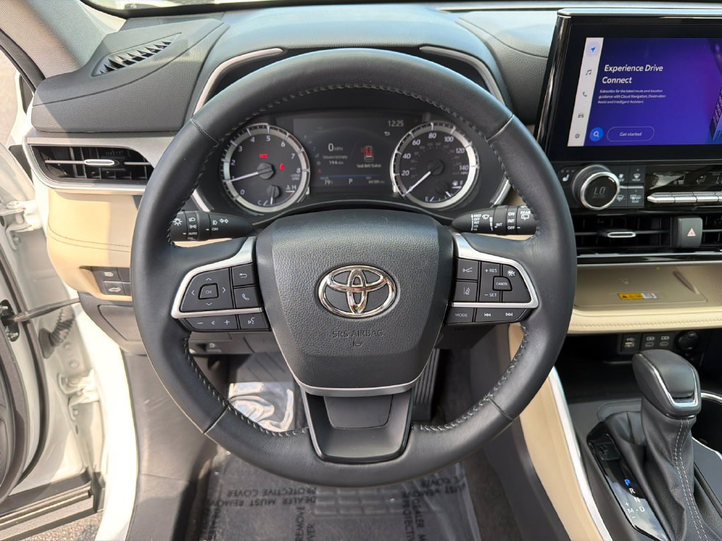 Used 2023 Toyota Highlander XLE FWD image 27