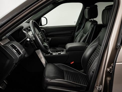 Certified 2024 Land Rover Discovery Metropolitan Edition image 20