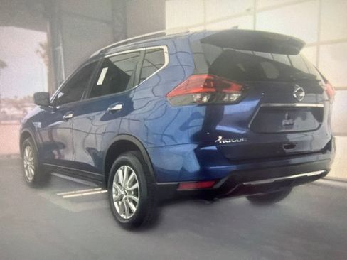Used 2018 Nissan Rogue SV FWD image 5