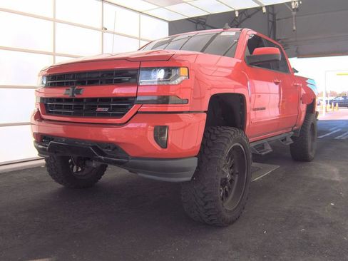 Used 2018 Chevrolet Silverado 1500 LT w/ All Star Edition image 4