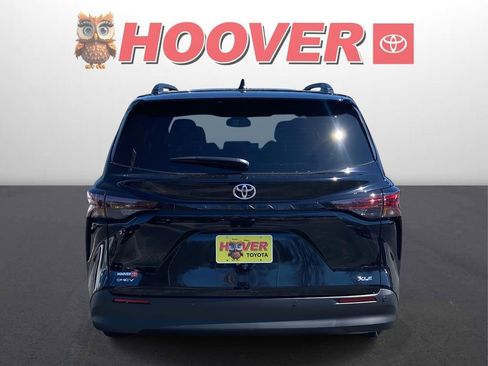 New 2026 Toyota Sienna XLE image 3
