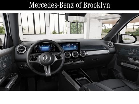 Used 2025 Mercedes-Benz GLB 250 4MATIC image 3