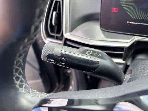 Used 2024 Kia Sorento S FWD image 16
