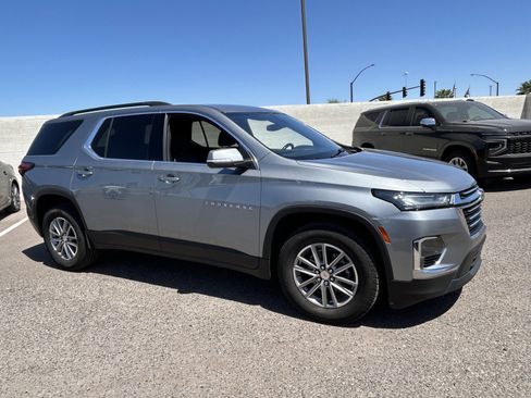 Used 2023 Chevrolet Traverse LT FWD image 6