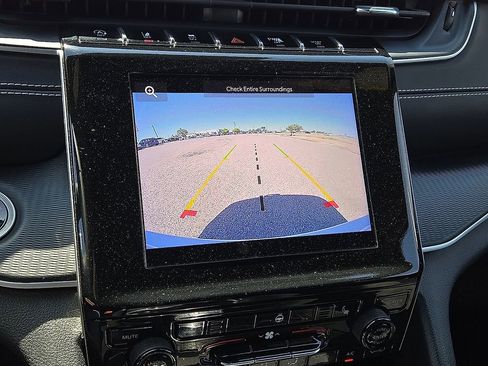 Used 2023 Jeep Grand Cherokee Altitude RWD image 27