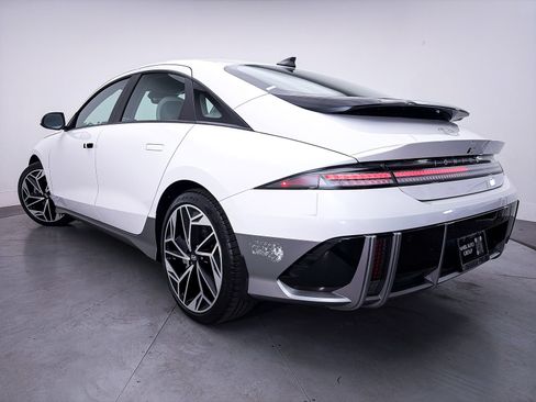 Used 2023 Hyundai Ioniq 6 SEL RWD image 2