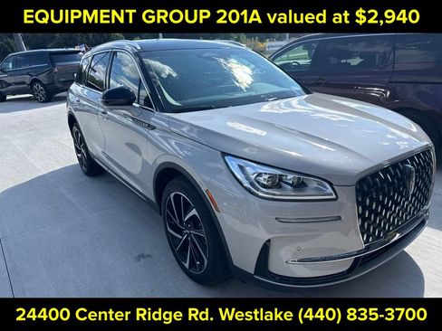 Used 2023 Lincoln Corsair Reserve w/ Equipment Group 201A FWD image 3