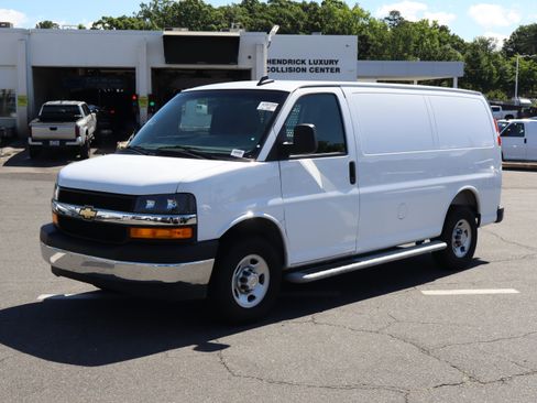 Used 2025 Chevrolet Express 2500 w/ Driver Convenience Package RWD image 5