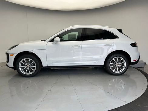 Used 2025 Porsche Macan image 2