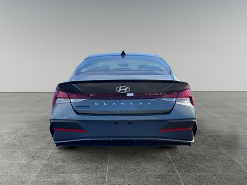 New 2025 Hyundai Elantra Sport image 4