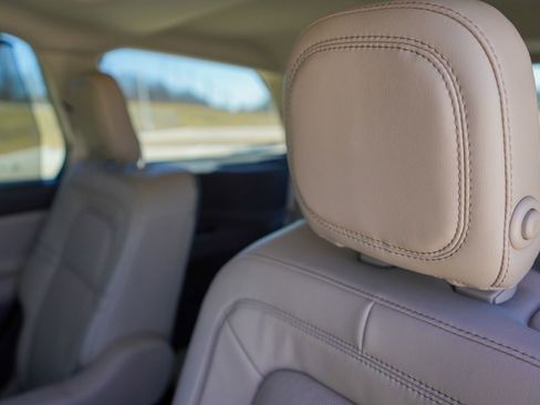 Used 2020 Lincoln Aviator Reserve w/ Equipment Group 202A image 23