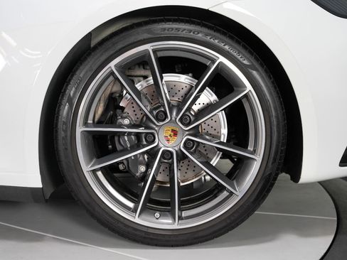 Used 2020 Porsche 911 Carrera image 18