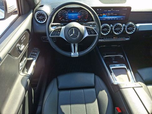 Used 2025 Mercedes-Benz GLB 250 4MATIC image 11