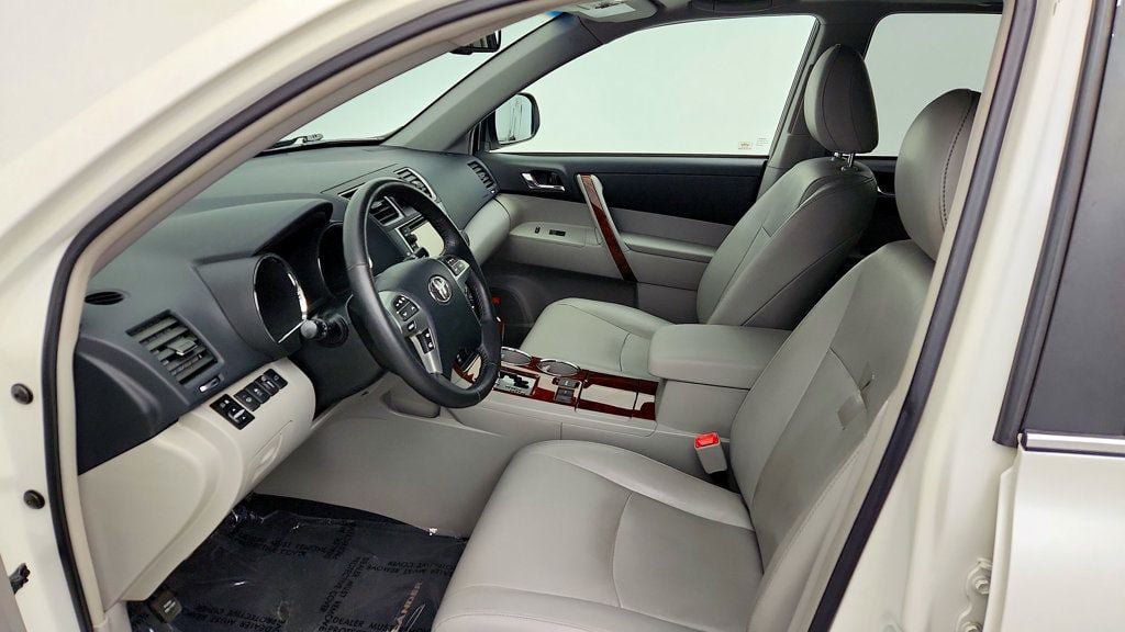 Used 2013 Toyota Highlander Limited FWD image 20