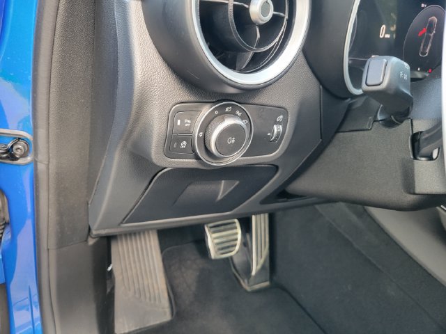 Used 2024 Alfa Romeo Stelvio Veloce AWD/4WD image 36