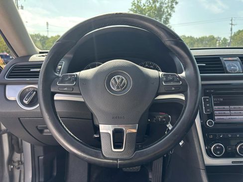 Used 2012 Volkswagen Passat 2.5 SE FWD image 18